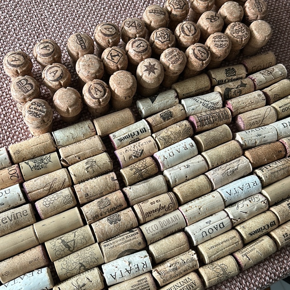 Lot of over 110 used wine corks and 30 champagne corks for DIY Projects